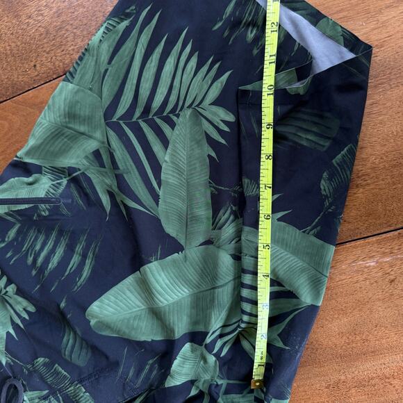 Lululemon Sz 34 Current State Board Short Swim Trunk Unlined Green Leaf Tropical - Picture 10 of 13